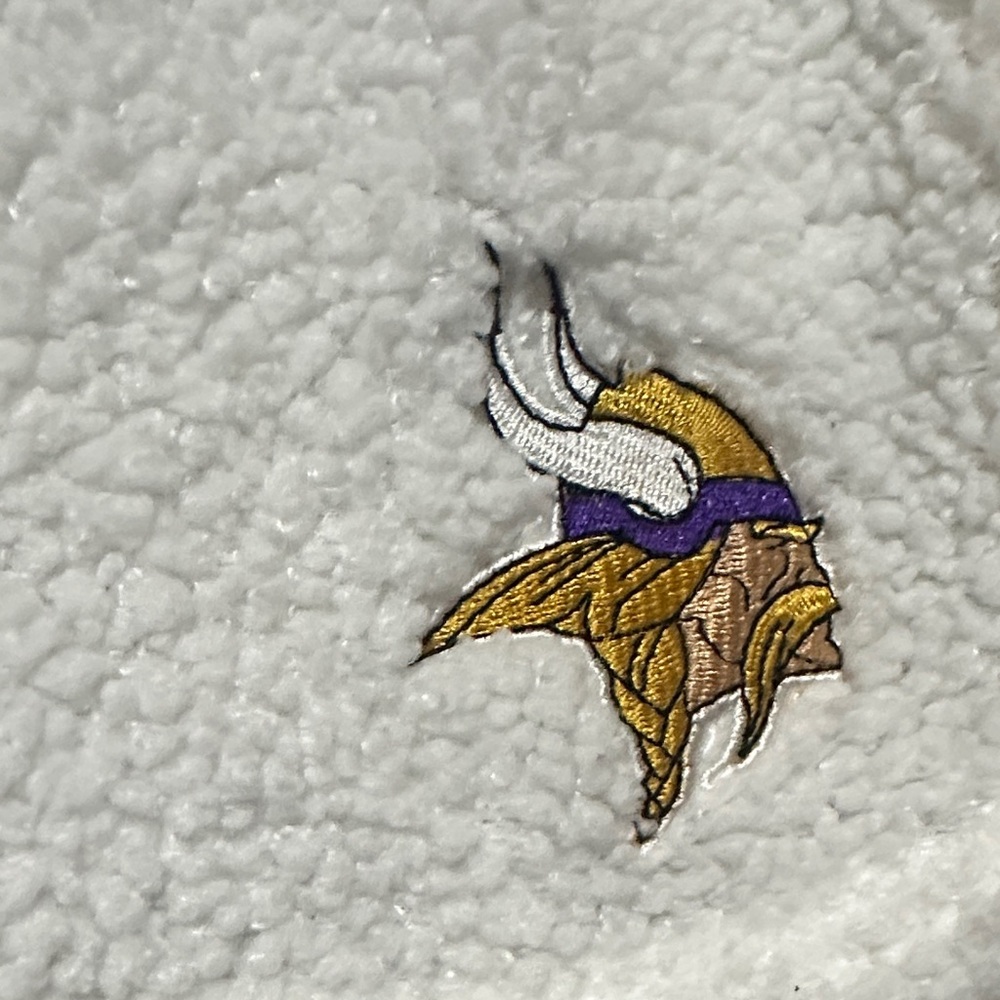NFL Minnesota Vikings White Fluffy Crop Sweatshirt and Shorts Women’s XL Pajamas - Picture 7 of 8